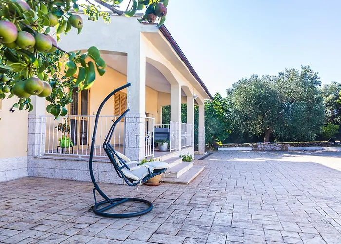 Italo - Wine Tasting - Parking Car Vila Ostuni