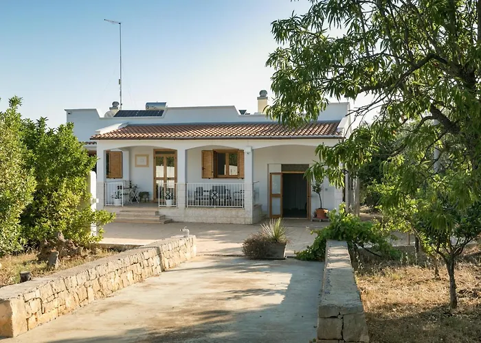Italo - Wine Tasting - Parking Car Vila Ostuni