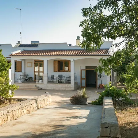 Italo & Parking ヴィラ オストゥーニ