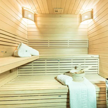 Italo & Parking ヴィラ オストゥーニ