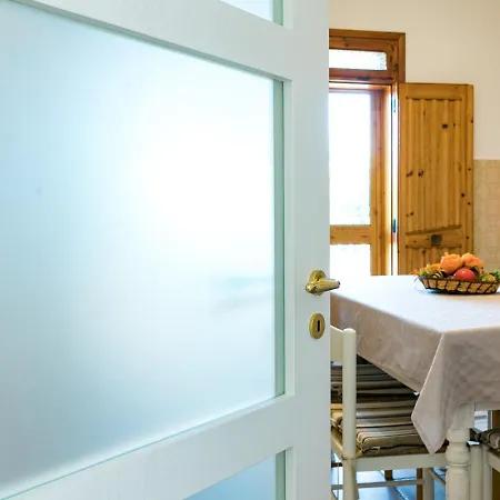 ヴィラ Italo & Parking オストゥーニ